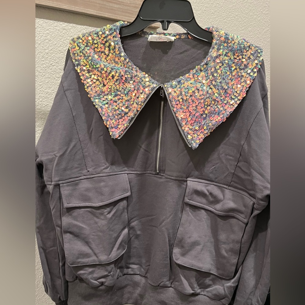 NWT Glitter collar pullover